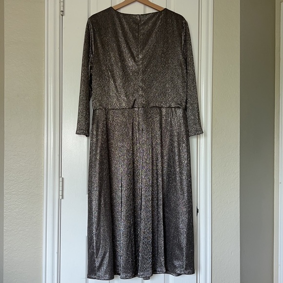 NWT Lauren Ralph Lauren Women's metallic Gold V-Neck Dress Size 16 - Picture 5 of 9
